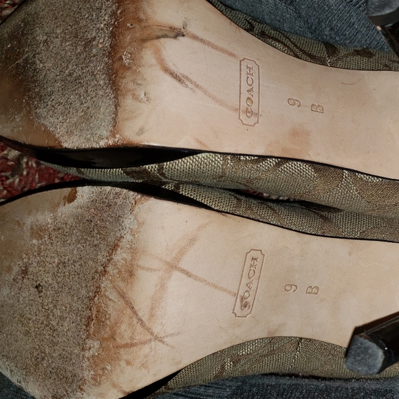 Pumps - Picture 2 of 3